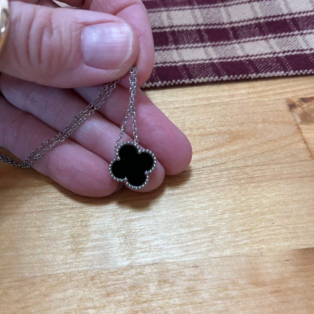 Black Onyx Four Leaf Clover fashion necklace - Picture 3 of 7
